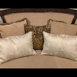 SET 2 FEATHER ACCENT PILLOWS